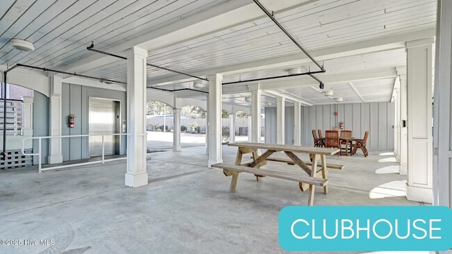 Building Photo - 2272 Dolphin Shores Dr SW