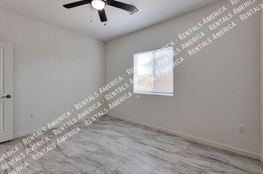 Building Photo - 3727 N Stone Ave