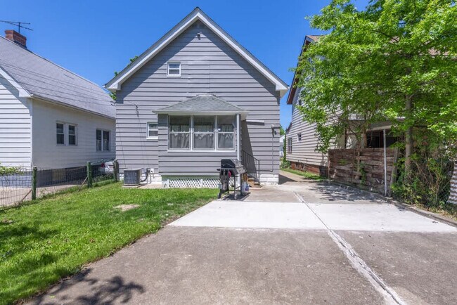 Building Photo - 19620 Ormiston Ave