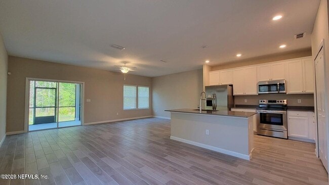 Building Photo - 12872 Josslyn Ln