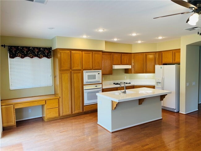 Building Photo - 30962 Crystalaire Dr