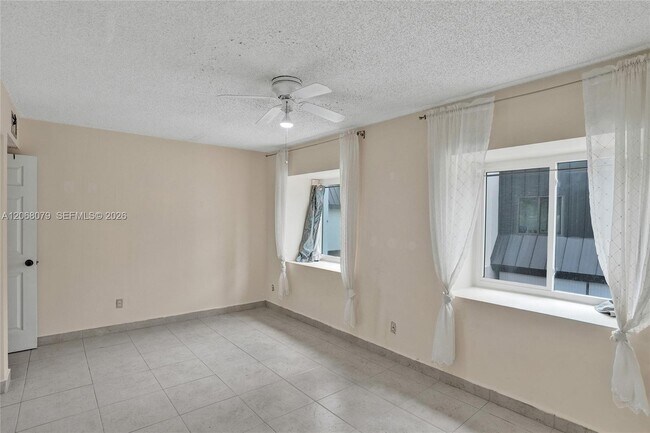 Building Photo - 5555 Ludlam Rd