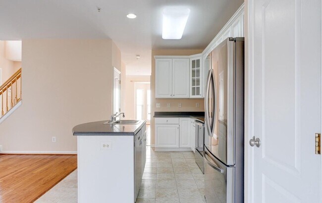 Building Photo - Charming Abingdon Townhome with Modern Upgrades!