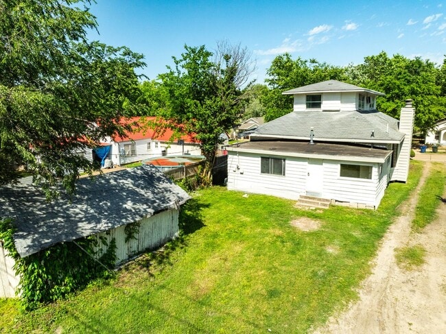 Building Photo - Freshly Updated 3 Bedroom House