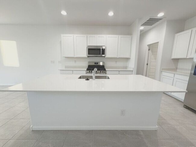 Building Photo - New 3 Bedroom 2 Bath Home at Western Gardens!