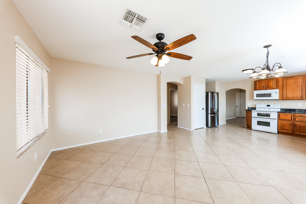 Building Photo - 10653 W Poinsettia Dr