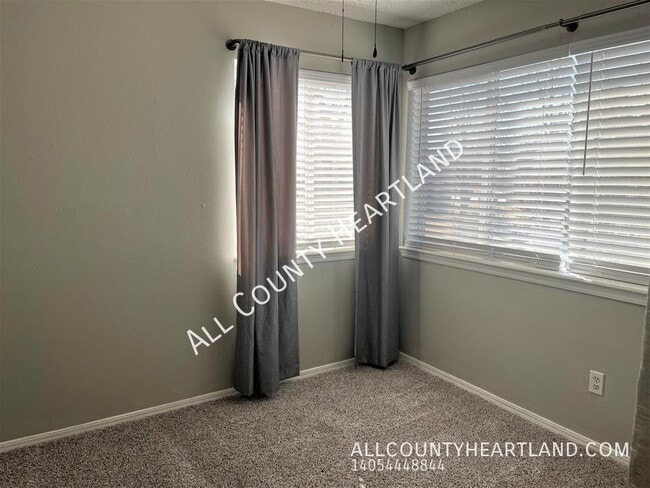 Building Photo - 221 Jason Dr