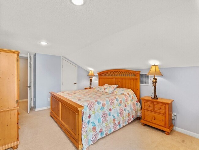 Building Photo - 4949 N Hwy A1A