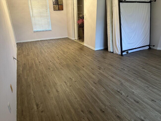 Building Photo - You'll love this charming 3/2/2 home in th...