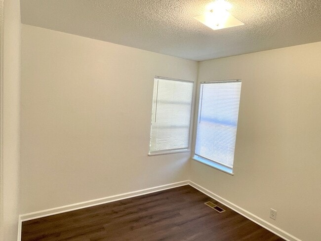 Building Photo - Centennial Neighborhood Fully Remodeled Ranch Home, Secluded Location, Spacious Yard