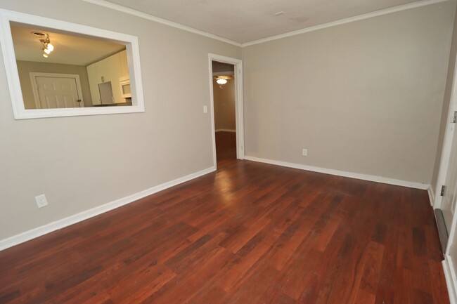 Building Photo - Two Bedroom One Bath Duplex - Walking Dist...