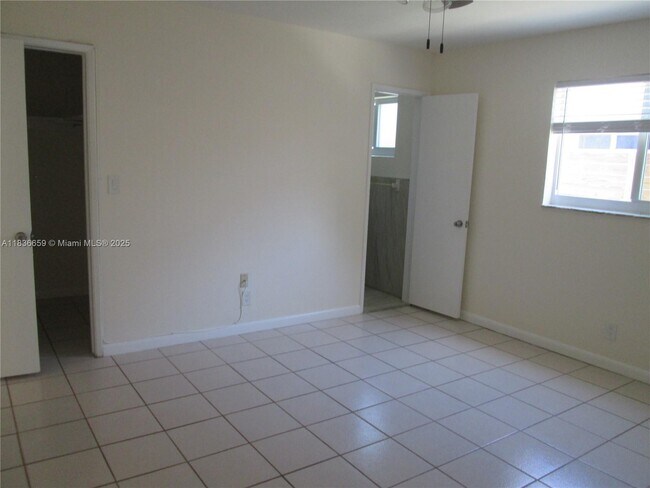 Building Photo - 4831 Bayview Dr