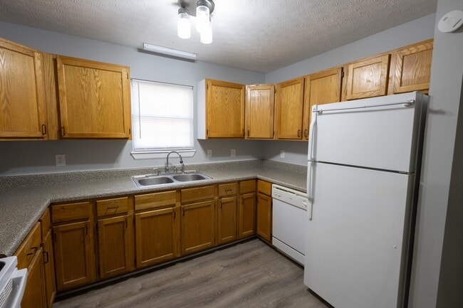 Building Photo - 135 W 14th Ave