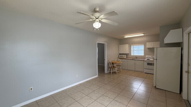 Building Photo - 627 Orchid Dr