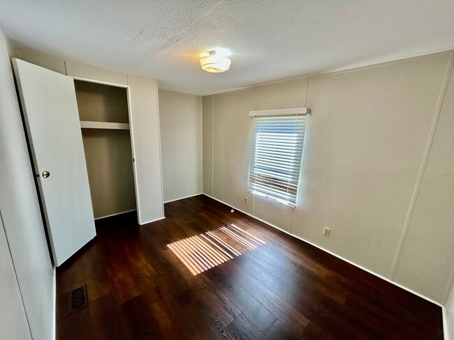 Building Photo - 2 Bedroom In Mount Sterling!