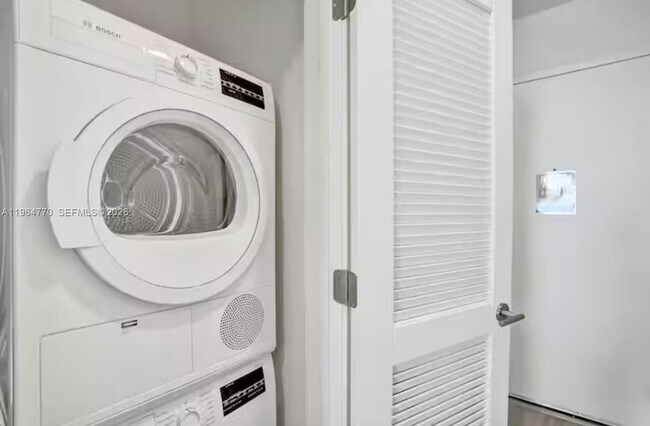 Building Photo - 580 72nd St