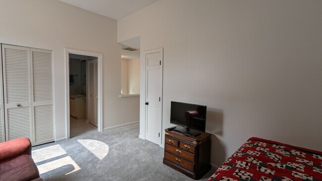 Building Photo - 11 Songbird Ln