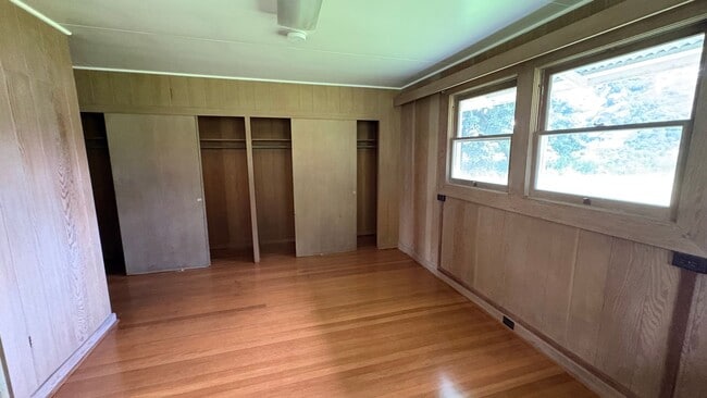 Building Photo - Beautiful 3 Bedroom House with Studio and Separate Garage on Property