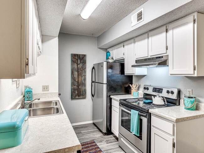 Building Photo - Whitehorse Apartments