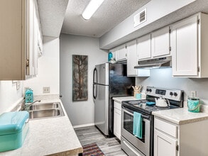 Building Photo - Whitehorse Apartments