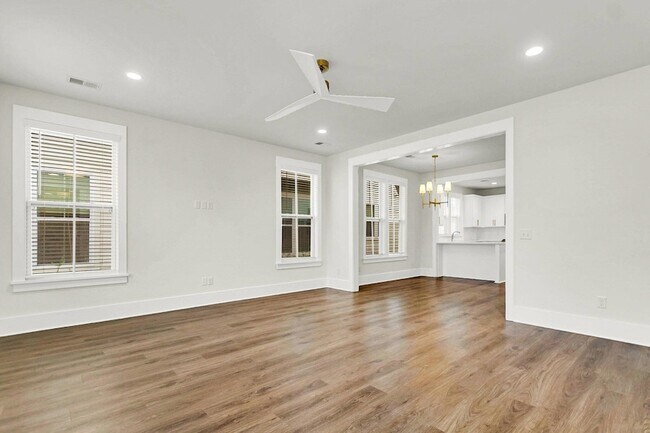 Building Photo - 254 Symphony Ave