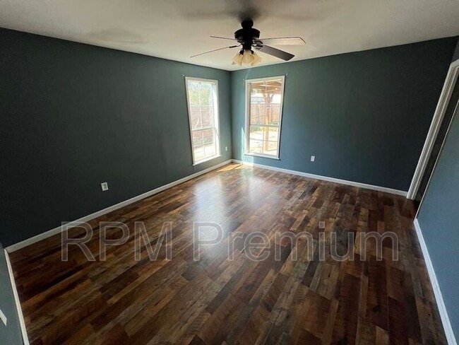 Building Photo - 8725 Fairoaks St