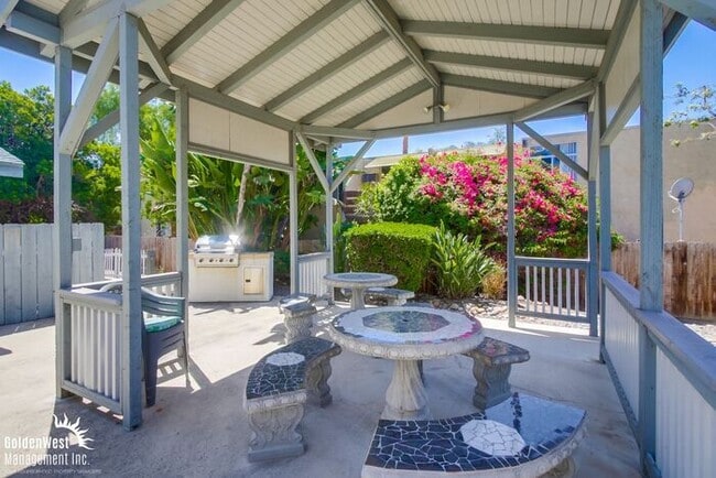 Building Photo - Updated 2Bdm 2Ba Condo in Windsor Chalet C...