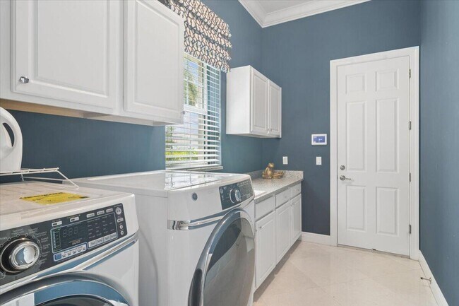 Building Photo - 17120 SW Ambrose Way