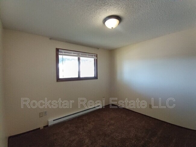 Building Photo - 537 E Garland Ave