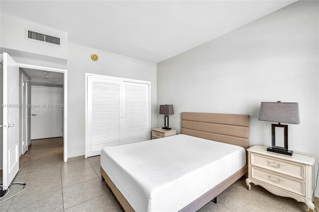 Building Photo - 4747 Collins Ave