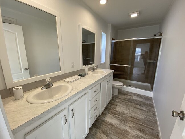 Building Photo - 812 Concord St