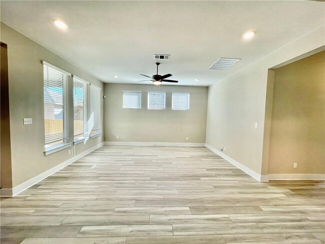 Building Photo - 1117 Kerrwood Wy