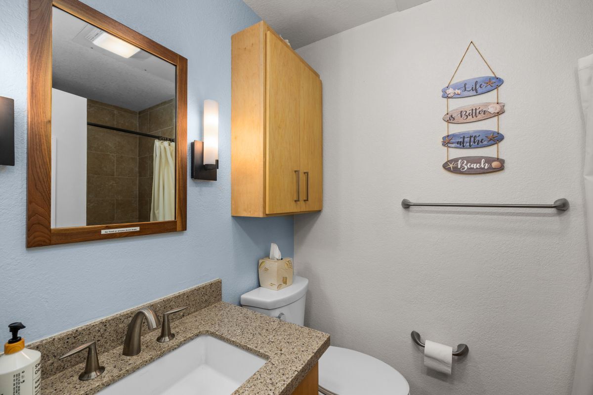 Building Photo - 1118 E Esperanza St