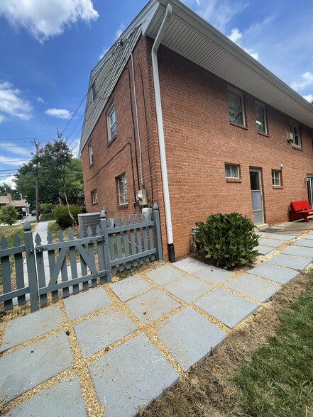 Building Photo - 7529 Fairwood Ln