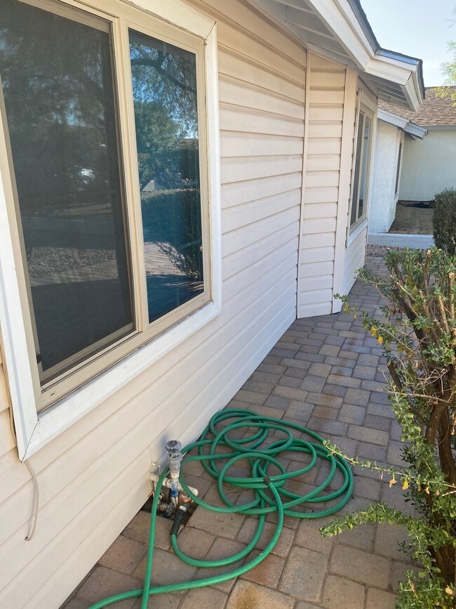 Building Photo - 15641 N 63rd Way