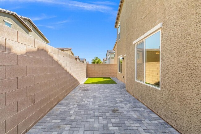 Building Photo - Spacious, Luxurious 5-Bedroom Oasis with B...