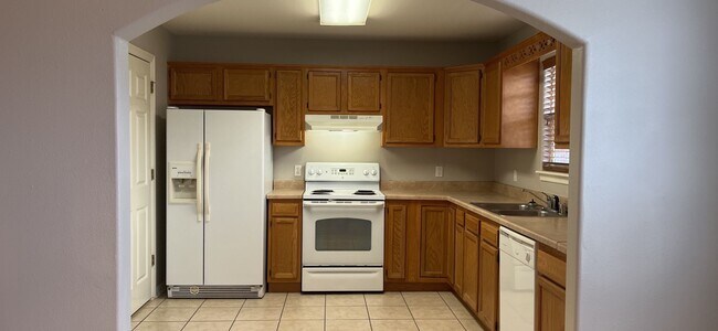 Building Photo - Cozy home in a convenient location.