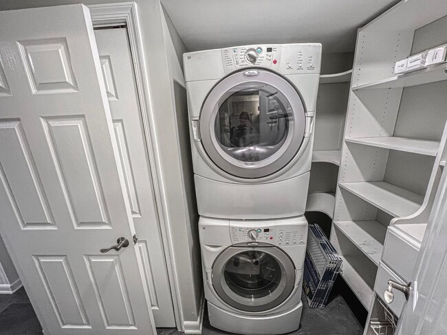 Building Photo - Bright And Relaxing 2 Bed 2 Bath Partially Furnished Home in Beautiful Franklin Farm Foundation