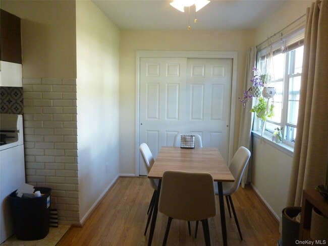 Building Photo - 133 Doxbury Ln