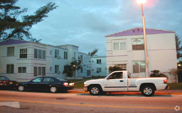 Primary Photo - 1570 Meridian Ave