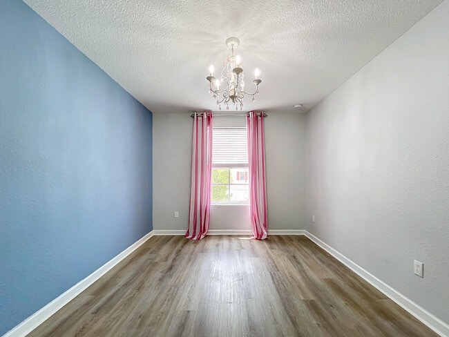 Building Photo - 4999 Haverhill Pointe Dr
