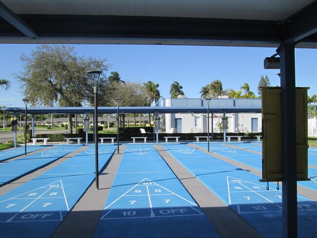 Building Photo - 2731 Barkley Dr W