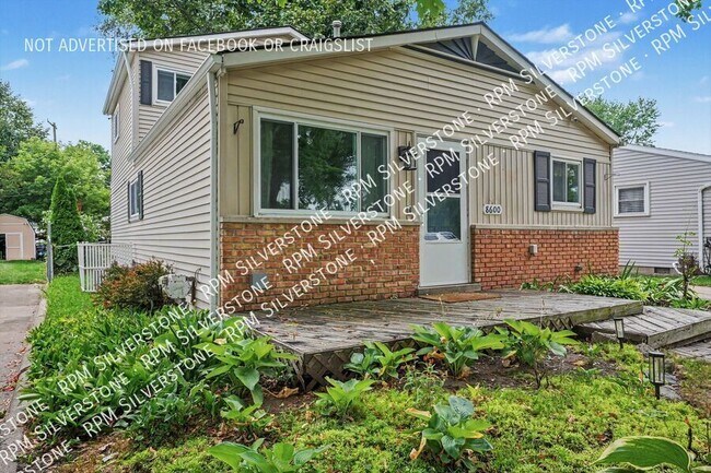 Building Photo - 8600 Russell-