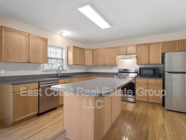 Building Photo - 125 Amelia Dr