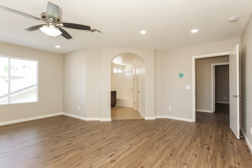 Building Photo - 7631 W Cinnabar Ave