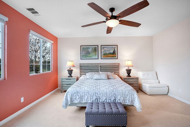 Building Photo - Beautiful executive home in the Eastlake-C...