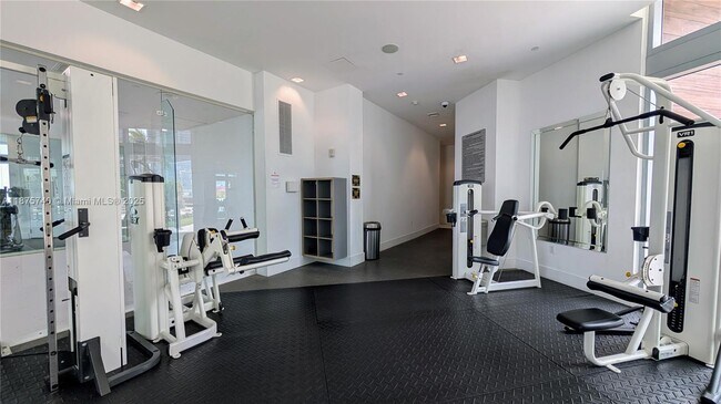 Building Photo - 350 S Miami Ave