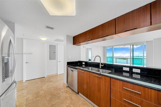 Building Photo - 1800 N Bayshore Dr