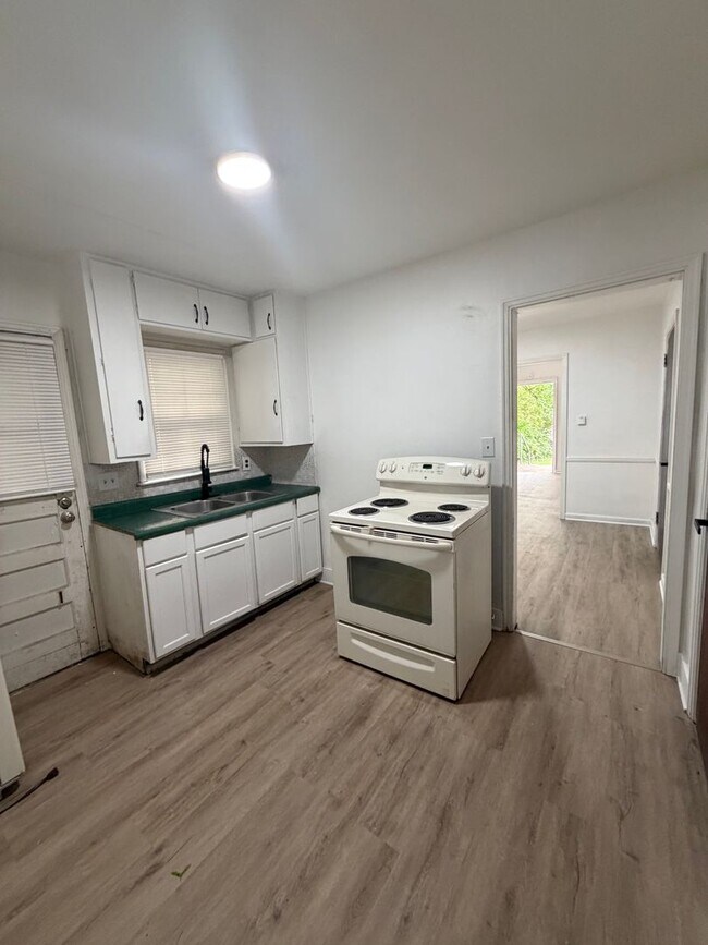 Building Photo - 3461 Dequincy St