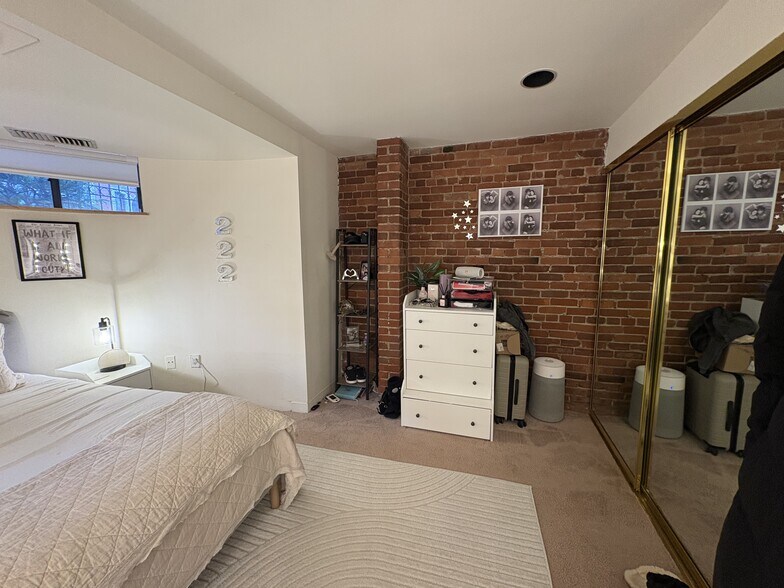 Building Photo - 87 Gainsborough St